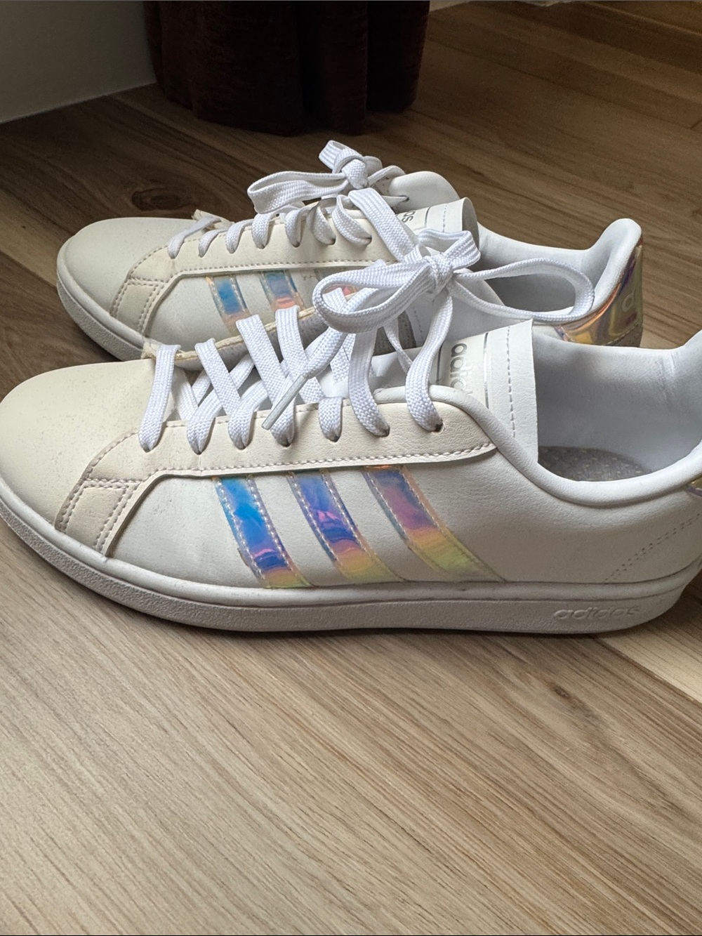 adidas Women's White Sneakers with Iridescent Stripes US 8 1/2 Women’s